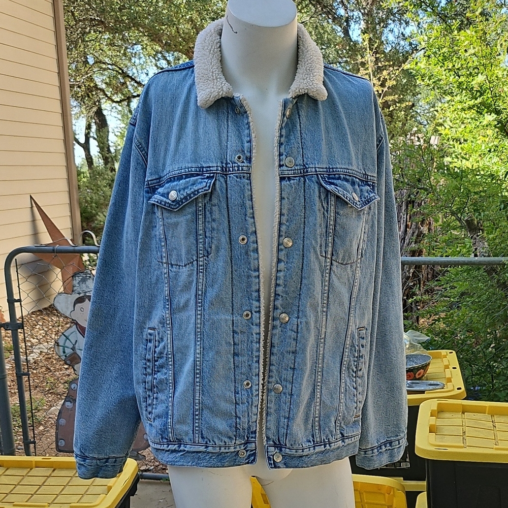 2022 GAP Sherpa Denim Jean Light Wash Button Up Jacket Size XL Trucker Jacket